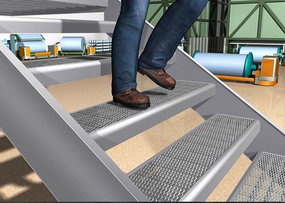 Het uitgebreide Loopvlak van de Metaaltrede met Antislip en Hoge Ladingscapaciteit verstrekt Grote Veiligheid voor Voetgangers die op Treden lopen