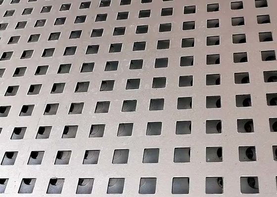 Het vierkante Gat Geperforeerde Metaalscherm verstrekt Meer Groot Omloopgebied voor het Filtreren, het Onderzoeken en Ventilatie