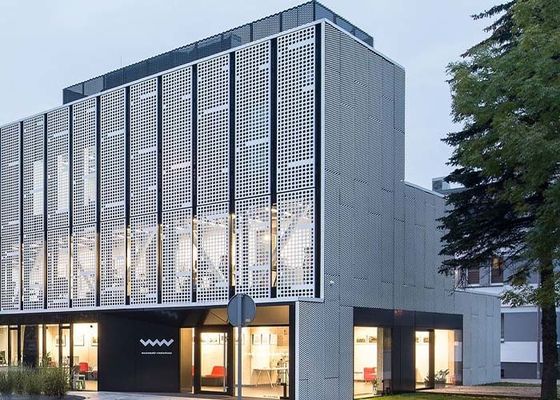 De geperforeerde Metaal combinatie van de de Bouwvoorgevel van functie en esthetica voor Architecturaal Voorgevelontwerp