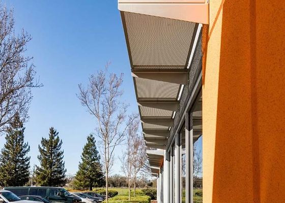De geperforeerde Comités van het Metaalzonnescherm esthetisch en Geventileerd voor het Architecturale Systeem van de Zoncontrole