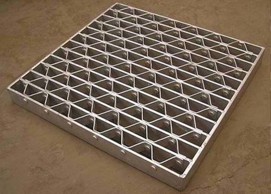 Vastgenagelde Grating heeft Hoge Ladingscapaciteit, Antislipoppervlakte voor Vloer, Gang, Treden, Brug, Dekking