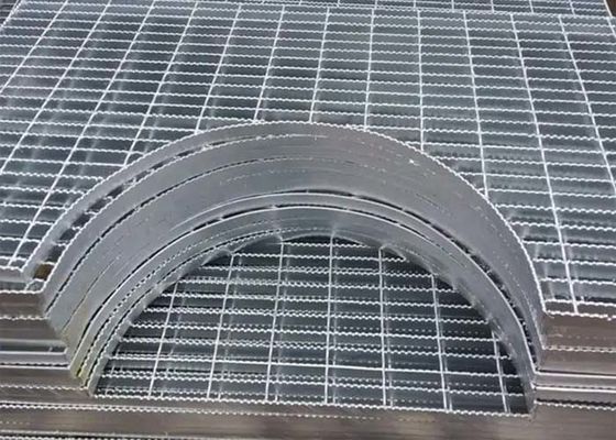 Onregelmatige Staalgrating met Speciale Vormen en voor Speciaal Gebruik voor Fabriek, Fontein, Pijpleiding, Boomdekking