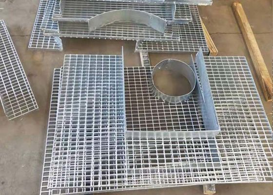 Onregelmatige Staalgrating met Speciale Vormen en voor Speciaal Gebruik voor Fabriek, Fontein, Pijpleiding, Boomdekking