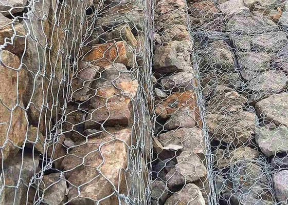 Gabion basket zeshoekig geweven gaas voor het laden van stenen voor de bescherming van hellingen van de oever wegspanden