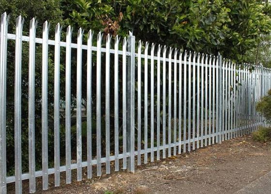 Groen warm gedompeld gegalvaniseerd driehoekig palisade omheining met hoek bleek voor goede veiligheid