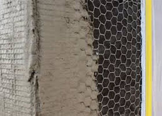 Zeshoekig gaas gebruikt als stucgaas ter versterking van dak en muur