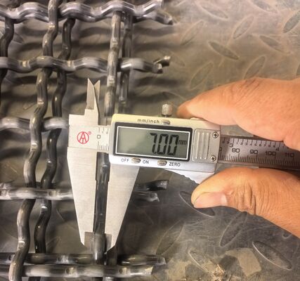 Zelfreinigend Geweven Trillend Schermnetwerk 870x1500mm Geen Randhaak 7mm Draadmijnpaneel